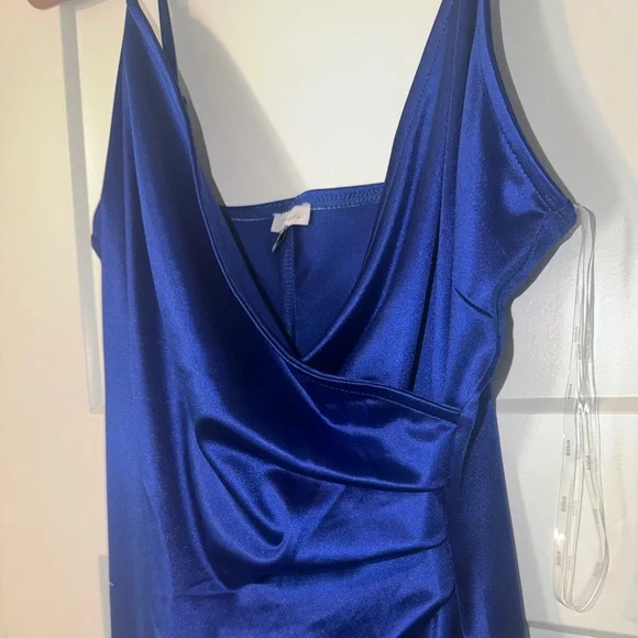 Elegant Blue Satin Dress - Picture 2 of 5